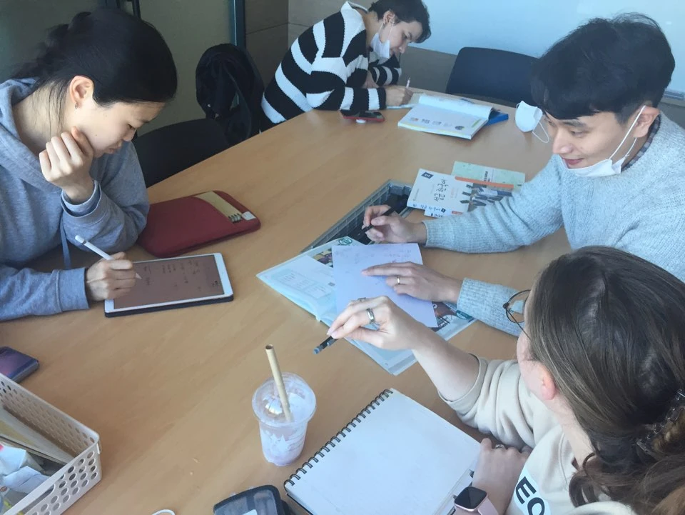 11 / SHARING KNOWLEDGE / Seoul